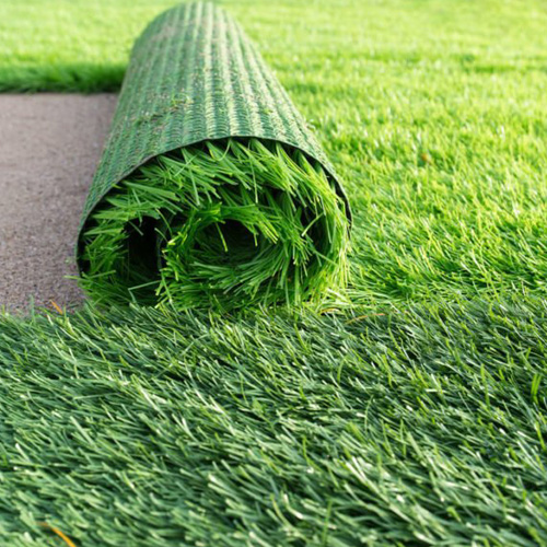 Instalación de césped artificial para campos de fútbol