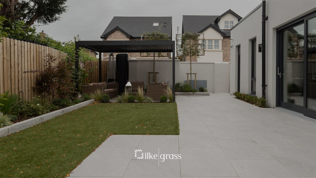 7 Artificial Grass Ideas for Small Backyards